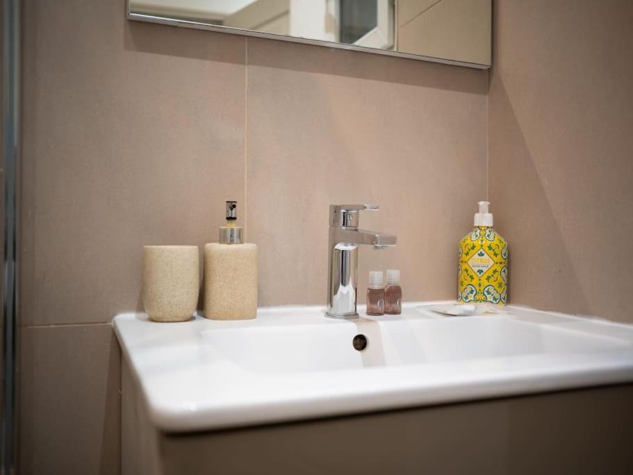 Appartement Tout Equipe 2 A 4 Couchages Au Coeur Du Vieux Port Marseille Kültér fotó